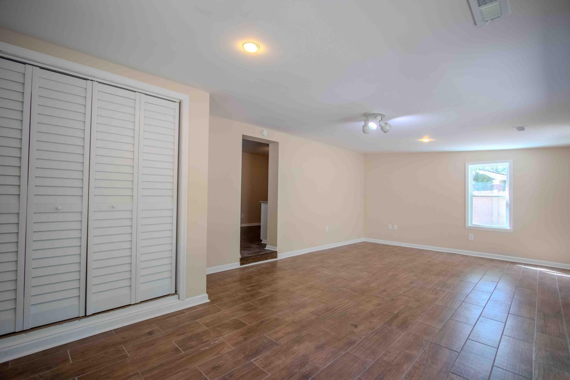 122 Hope Drive Photo 9