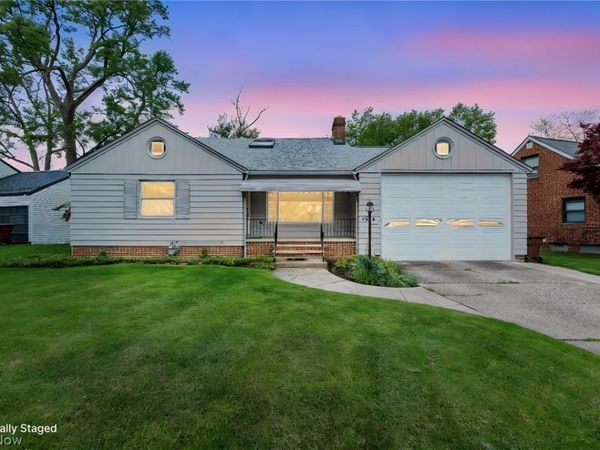 5906 Twin Lakes Drive , Parma, OH 44129