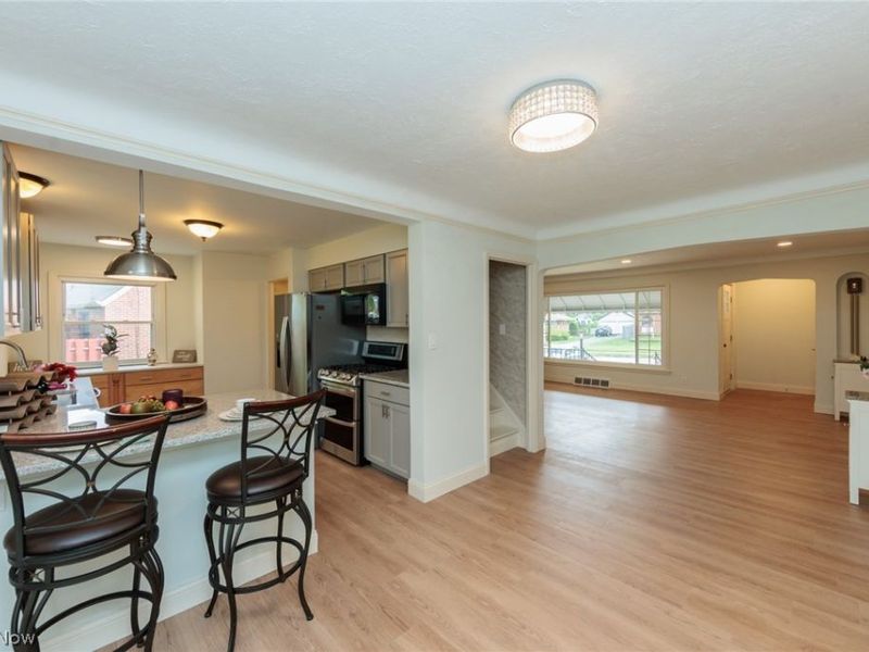 5906 Twin Lakes Drive, Parma, OH 44129 Photo 10