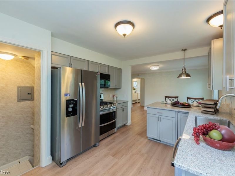 5906 Twin Lakes Drive, Parma, OH 44129 Photo 13