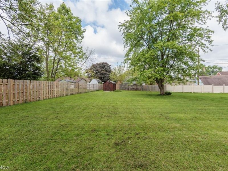 5906 Twin Lakes Drive, Parma, OH 44129 Photo 22