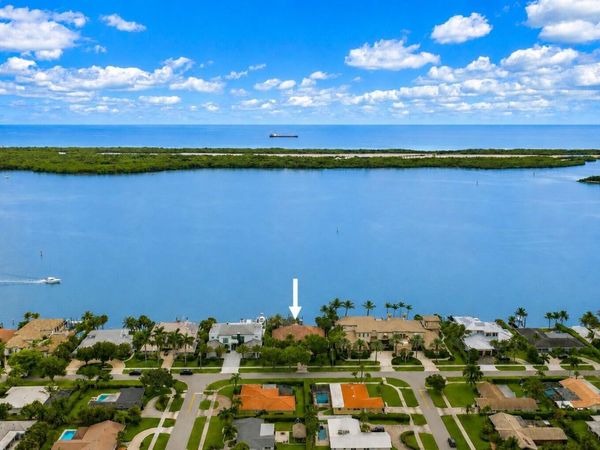 806 Lakeside Drive, North Palm Beach, FL 33408