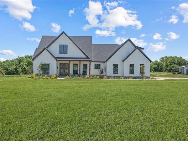 1100 Maverick Court, Rio Vista, TX 76093
