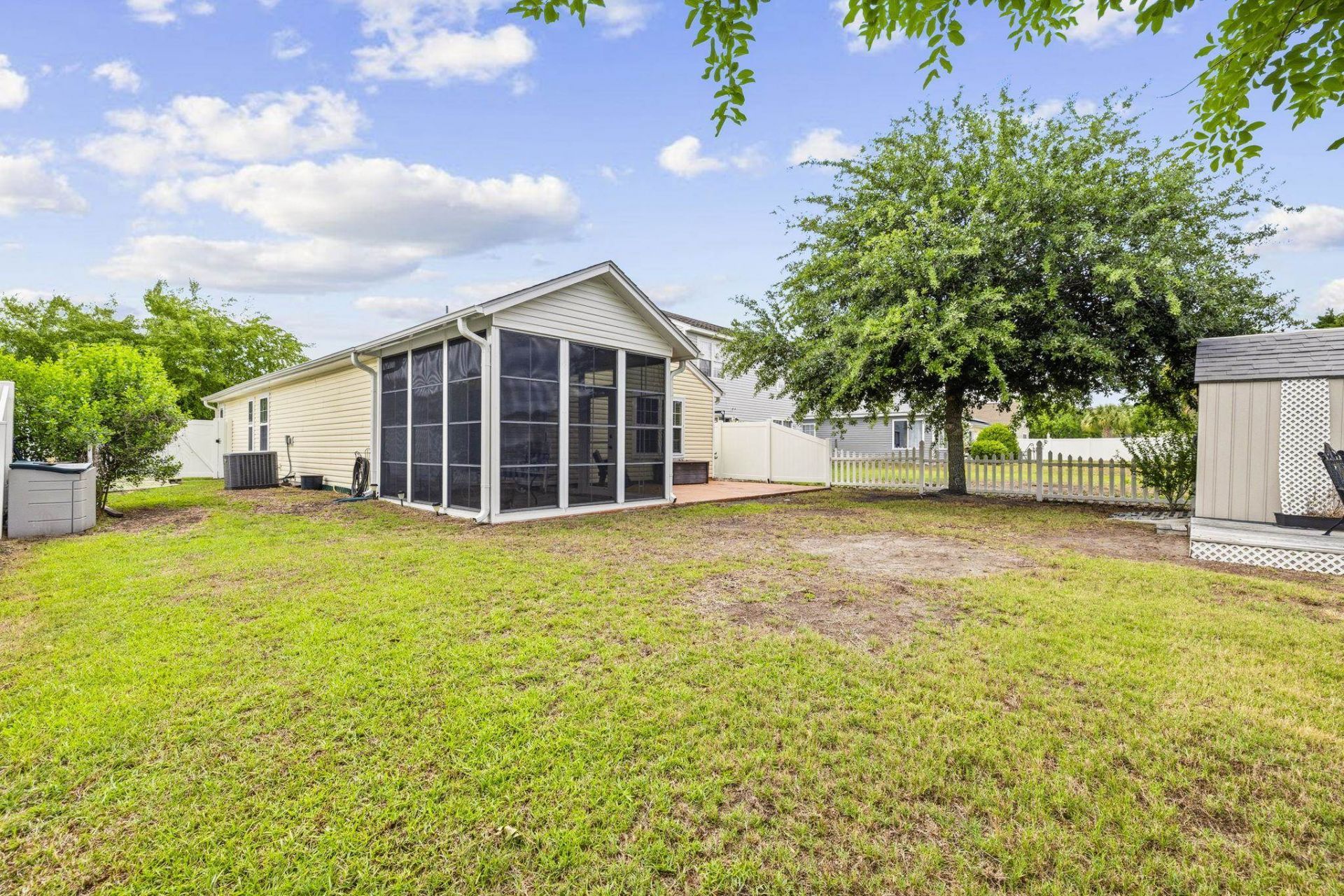 3046 Hollybrooke Dr. Photo 4