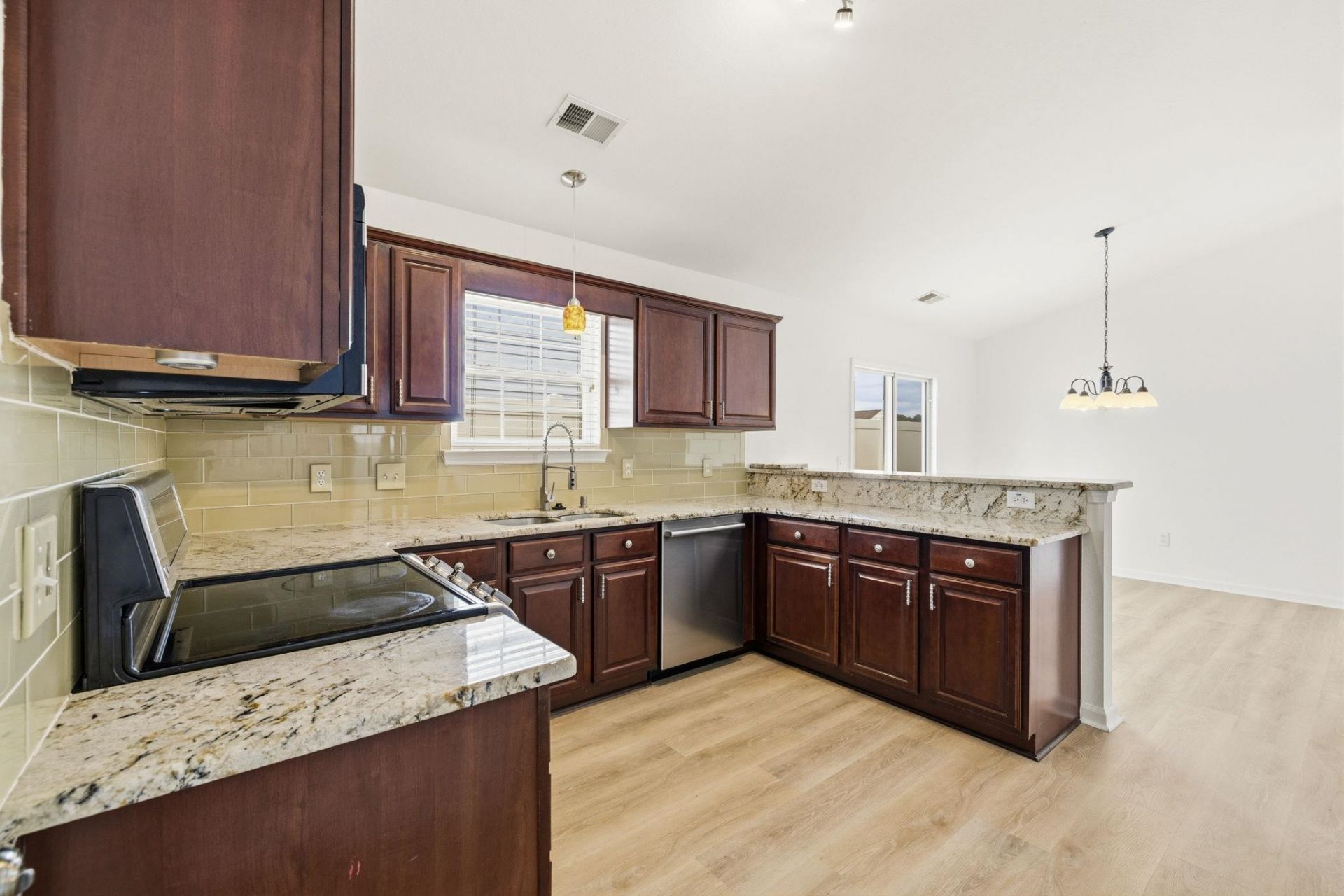 3046 Hollybrooke Dr. Photo 6