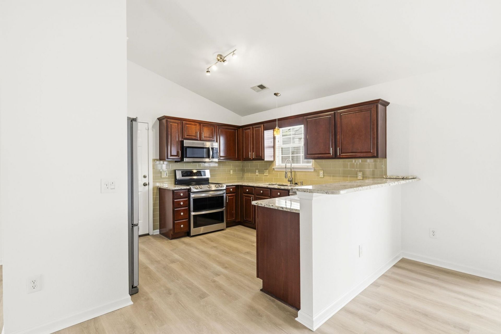 3046 Hollybrooke Dr. Photo 8