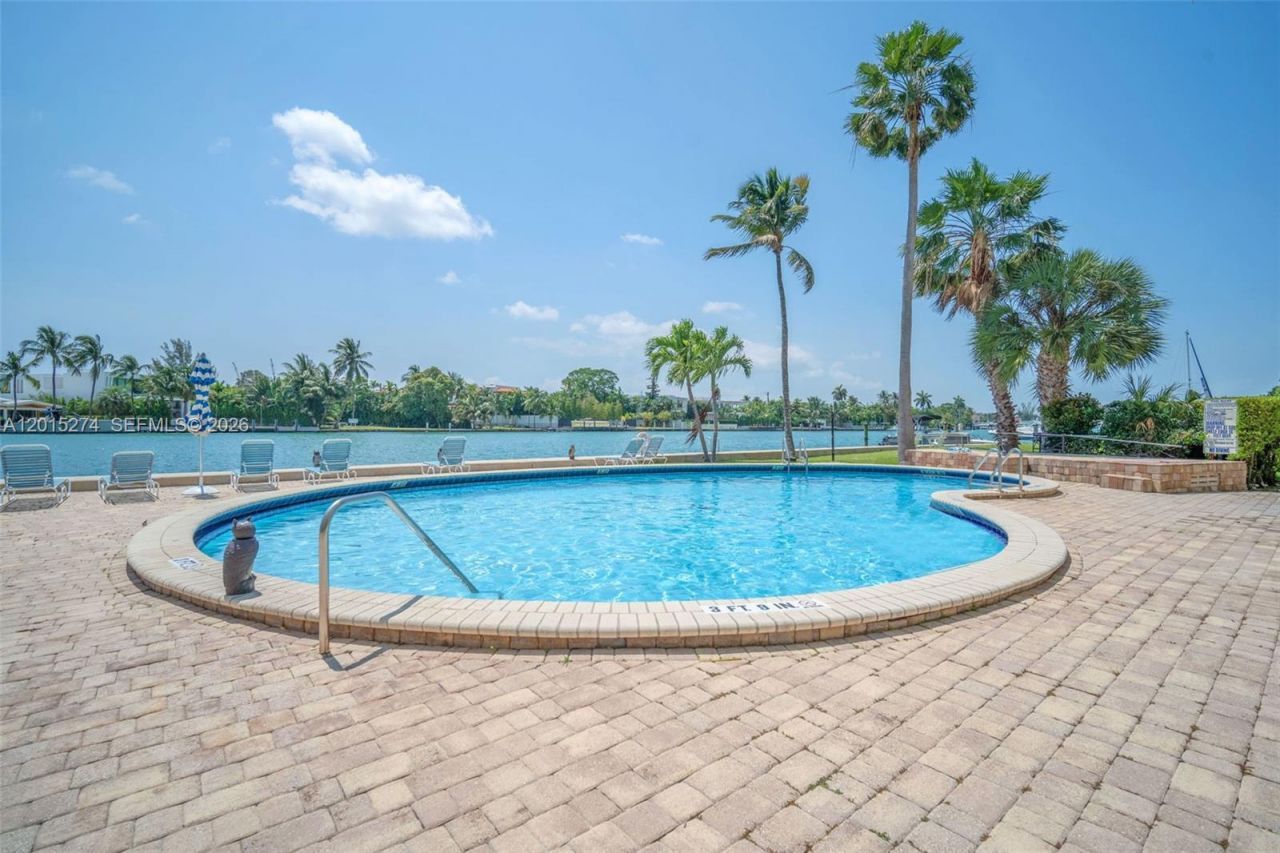 9101 E Bay Harbor Dr , Unit 101, Bay Harbor Islands, FL 33154 Photo