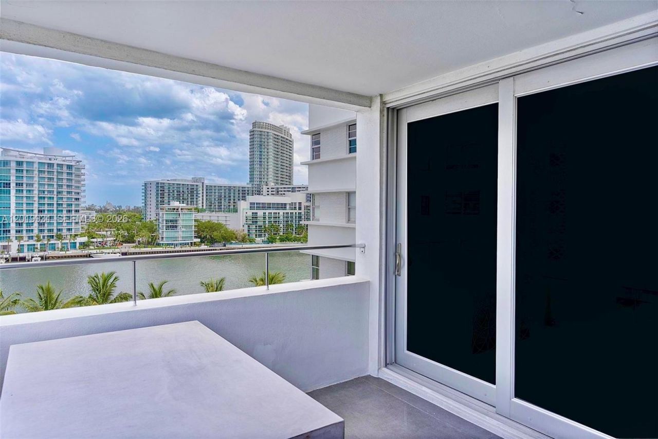 16 Island Ave , Unit 7C, Miami Beach, FL 33139 Photo