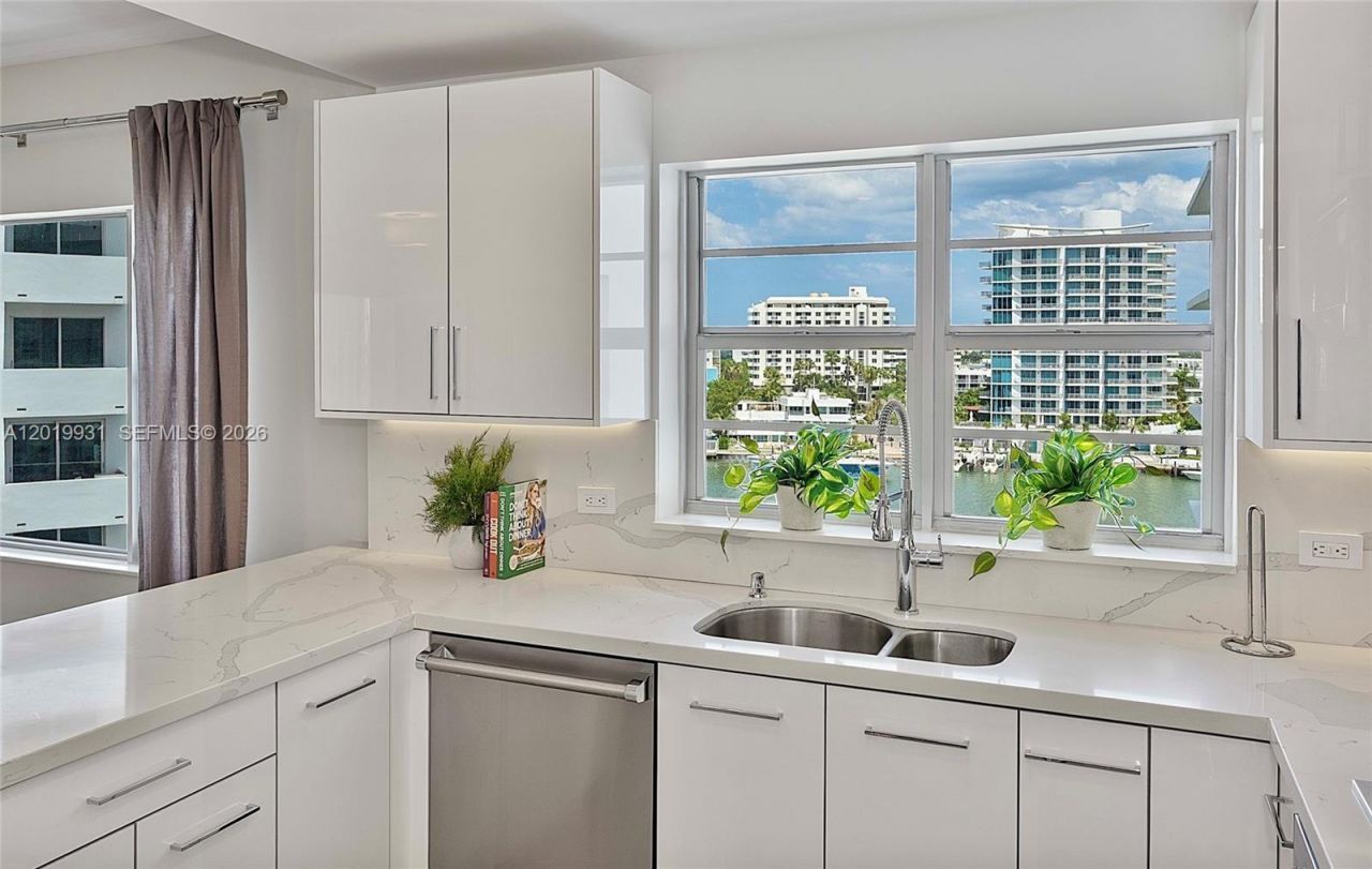 16 Island Ave , Unit 7C, Miami Beach, FL 33139 Photo