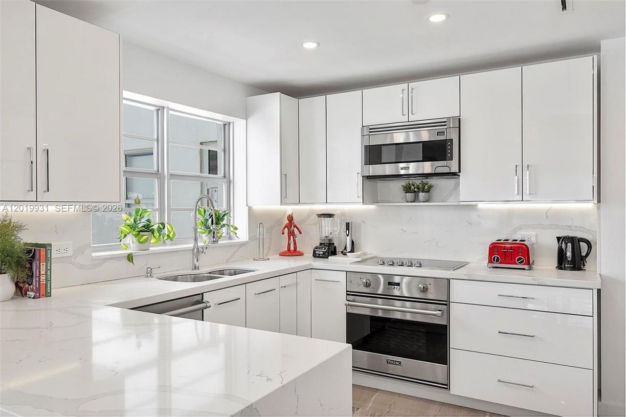 16 Island Ave , Unit 7C, Miami Beach, FL 33139 Photo