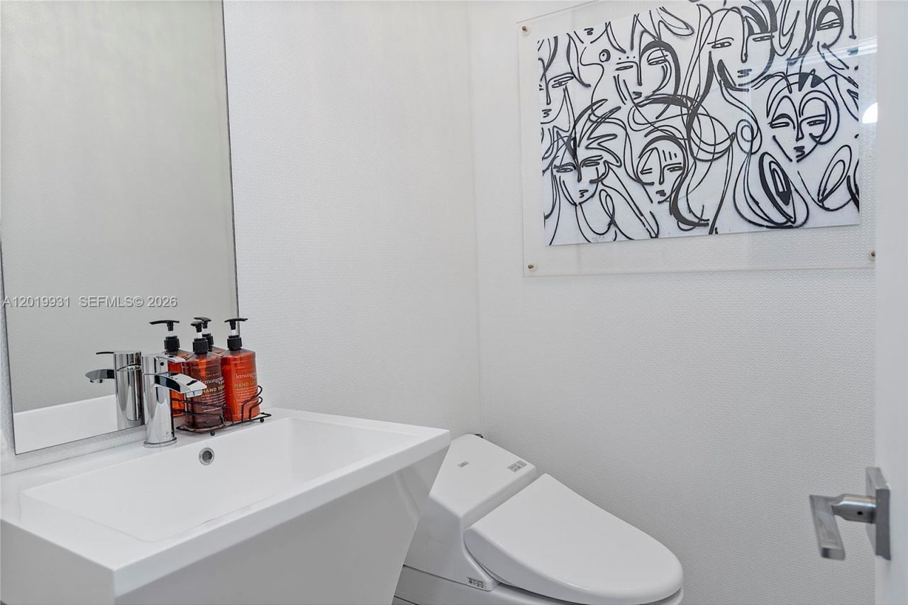 16 Island Ave , Unit 7C, Miami Beach, FL 33139 Photo