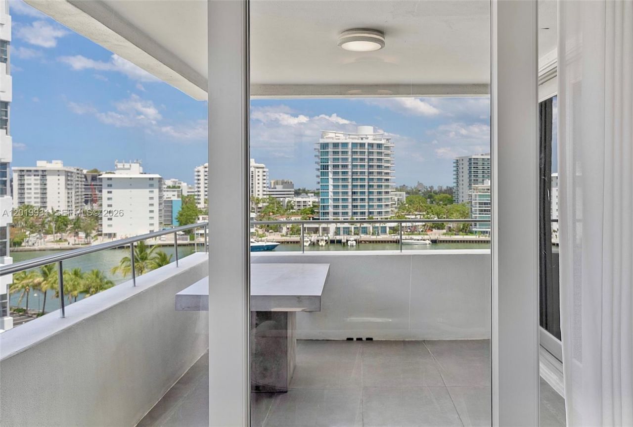 16 Island Ave , Unit 7C, Miami Beach, FL 33139 Photo