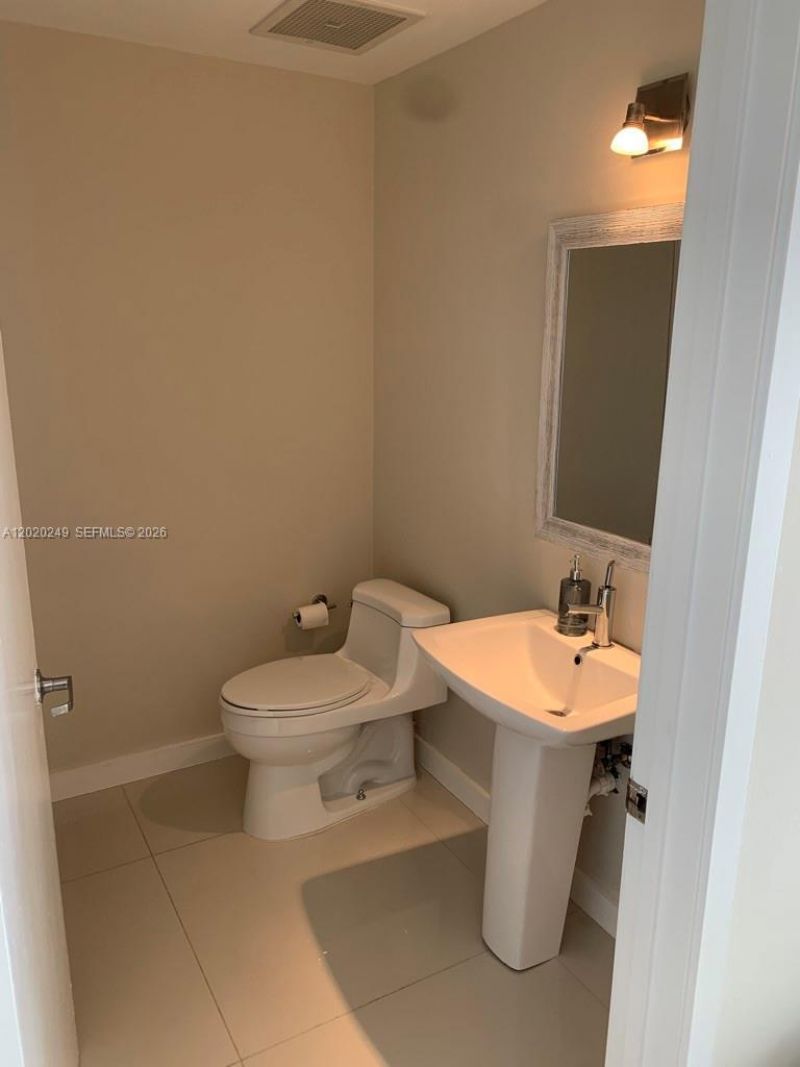 3470 E Coast Ave , Unit H1712, Miami, FL 33137 Photo