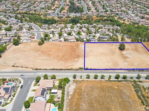 2 Jackson Ave, Murrieta, CA 92562