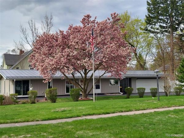 311 S Clinton Street, Stockbridge Vlg, MI 49285