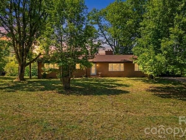 2977 HWY 64 Highway W, Hayesville, NC 28904