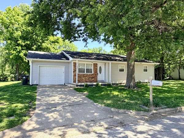 904 S Oak Ridge Drive , Aurora, MO 65605