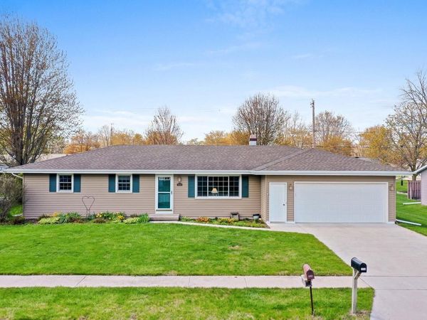 1334 Irving CIRCLE, Manitowoc, WI 54220