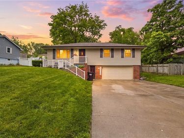 16704 Ellisonway Way, Independence, MO 64055