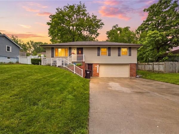 16704 Ellisonway Way, Independence, MO 64055