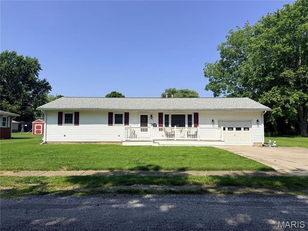 526 Harrington Street , Carlinville, IL 62626