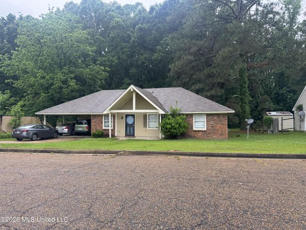 3927 Lost Lake Circle, Jackson, MS 39212