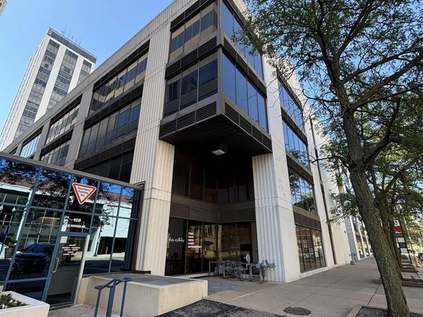 456 FULTON Street, Unit 298, Peoria, IL 61602