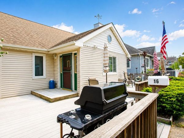16 November Walk, Long Beach, NY 11561