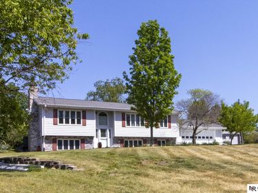 21901 Teselle Court, Hickman, NE 68372
