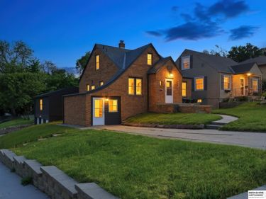 4848 Woolworth Avenue, Omaha, NE 68106