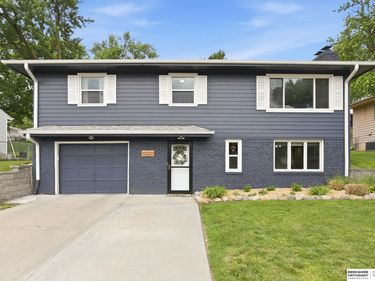 9323 Tomahawk Boulevard , Omaha, NE 68134