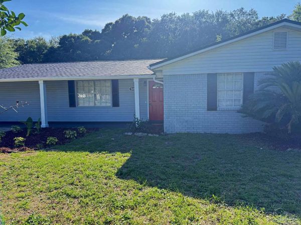 5417 Chipper Ln, Pace, FL 32571