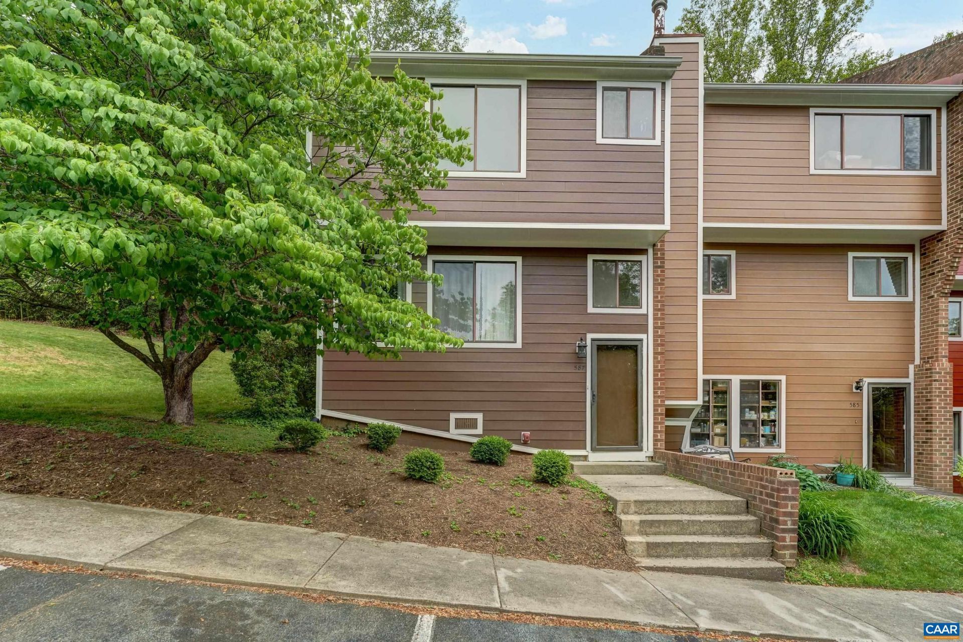 587 Southampton Ct, Charlottesville, VA 22901 Main Photo