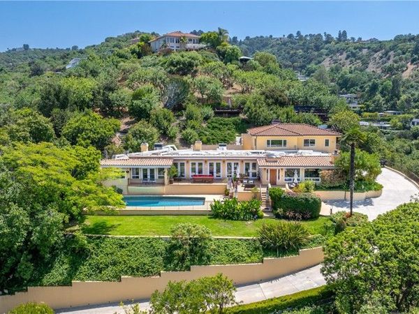 3913 Ventura Canyon, Sherman Oaks, CA 91423