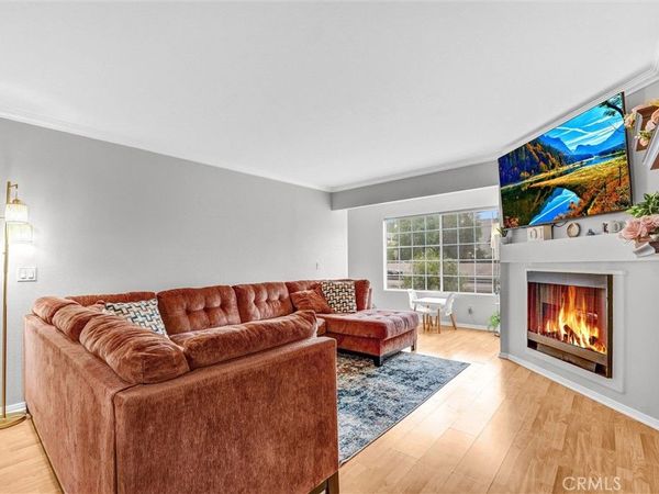 5500 Owensmouth Ave, Unit 122, Woodland Hills, CA 91367