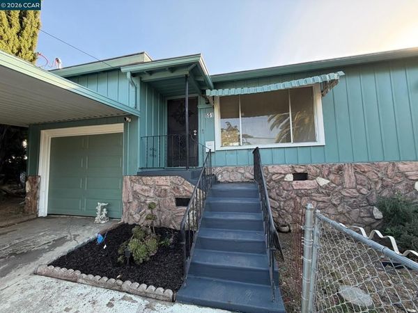 551 5th St, Vallejo, CA 94590