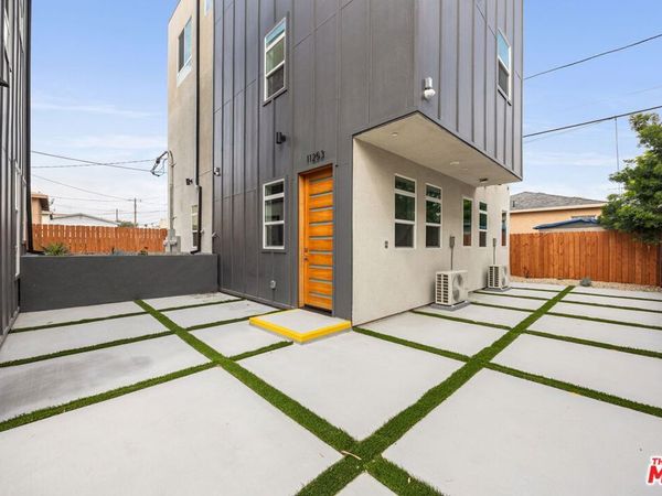 11253 Hatteras Street, North Hollywood, CA 91601
