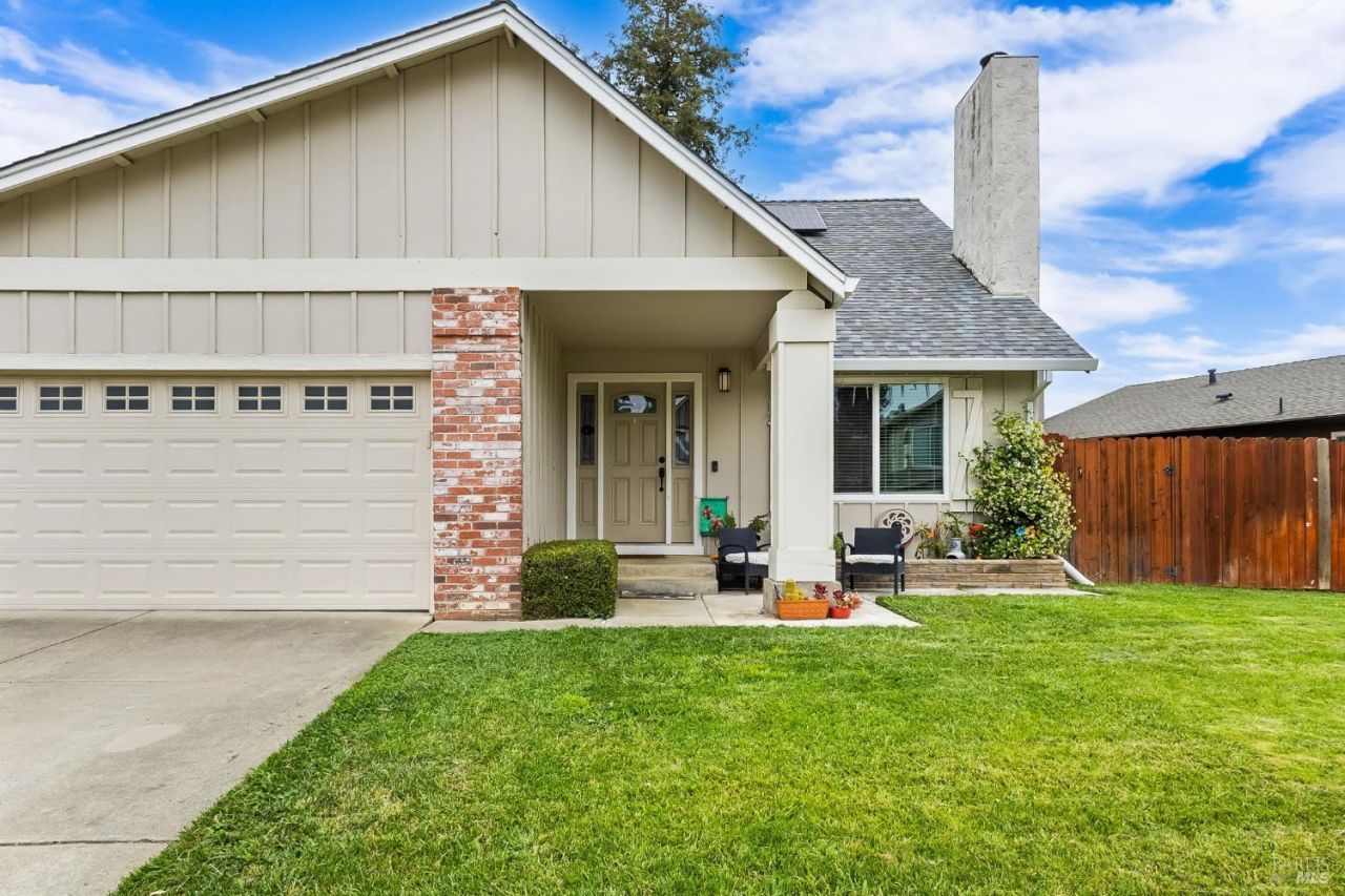 633 Hamilton Drive, Vacaville, CA 95687 Main Photo