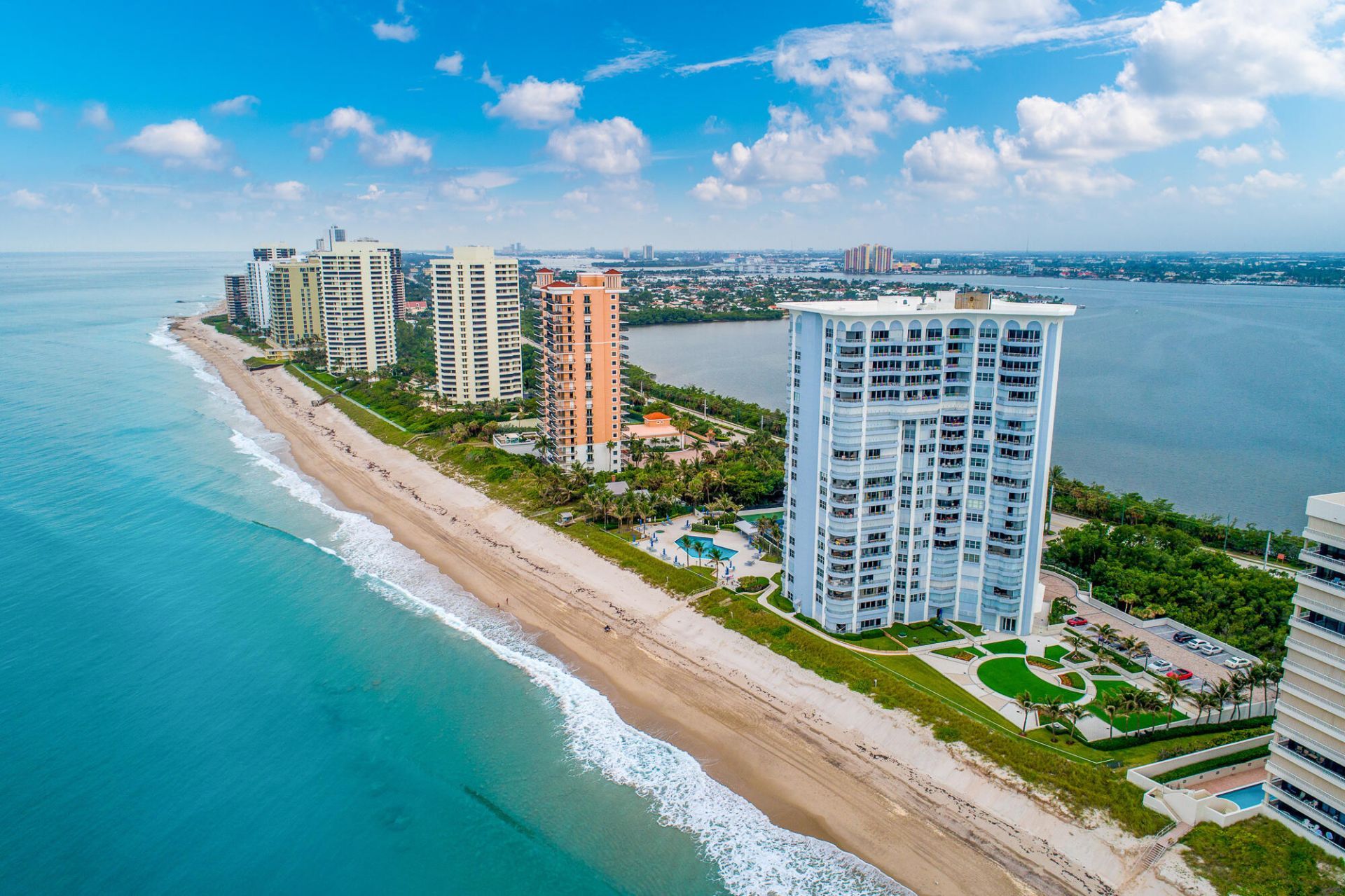 5200 N Ocean Drive, Unit 606, Singer Island, FL 33404 Photo