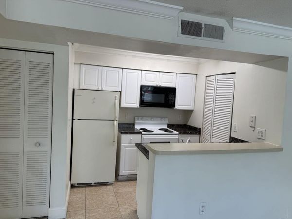 1227 SW Lion Avenue SW, Unit 301, Pompano Beach, FL 33069
