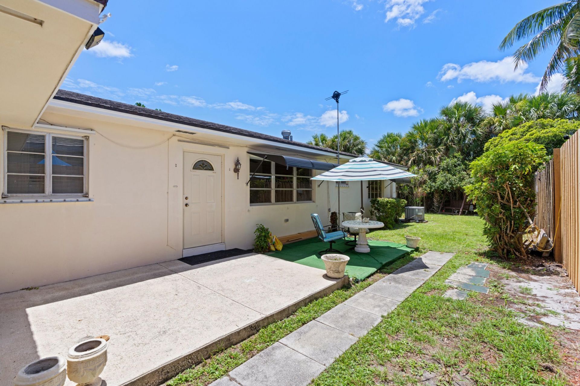 1725 N Lakeside Drive, Lake Worth Beach, FL 33460 Photo