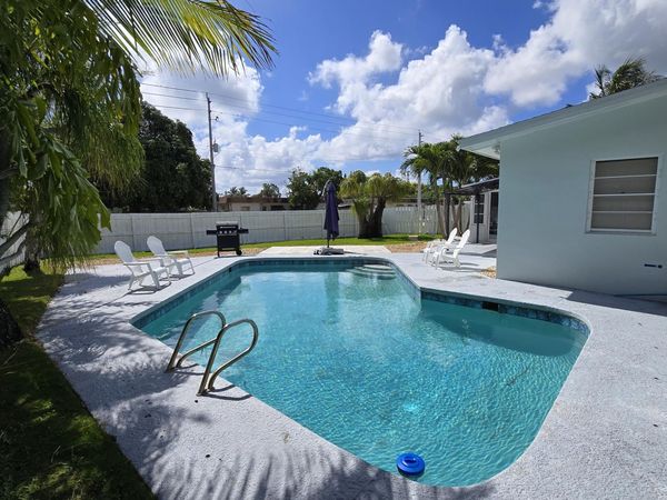 887 W Duval Street, Lantana, FL 33462