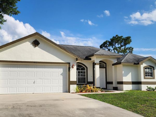 474 SW Namoit Place, Port St. Lucie, FL 34953