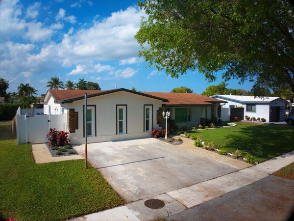 8651 NW 18th Street, Pembroke Pines, FL 33024