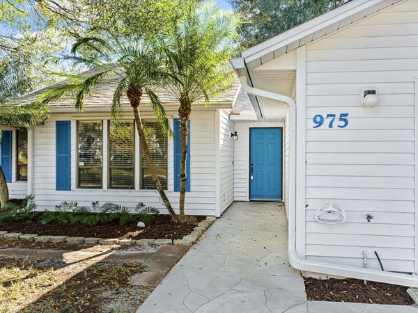 975 4th Lane, Vero Beach, FL 32962