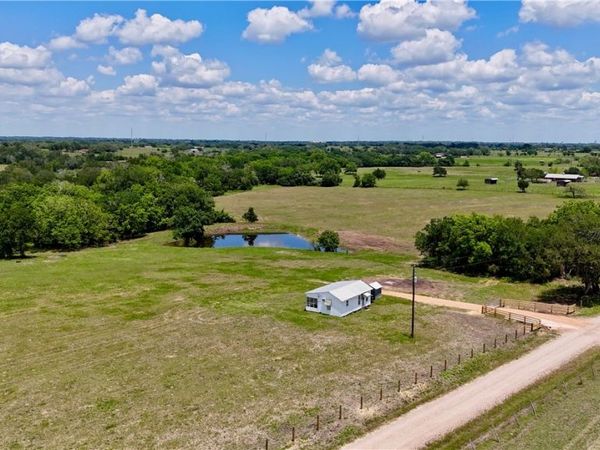 1070 Muehr Road, Weimar, TX 78962