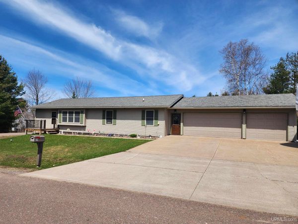611 Oaklawn Drive, Hancock, MI 49930