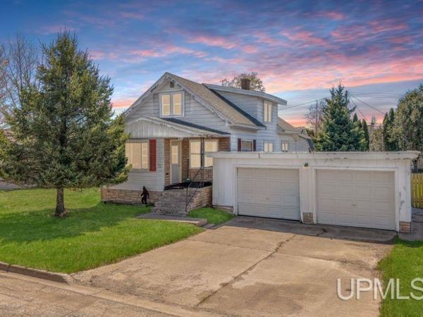 1105 W Hughitt Street, Iron Mountain, MI 49801