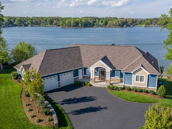 927 Park Way AVE , Moneta, VA 24121