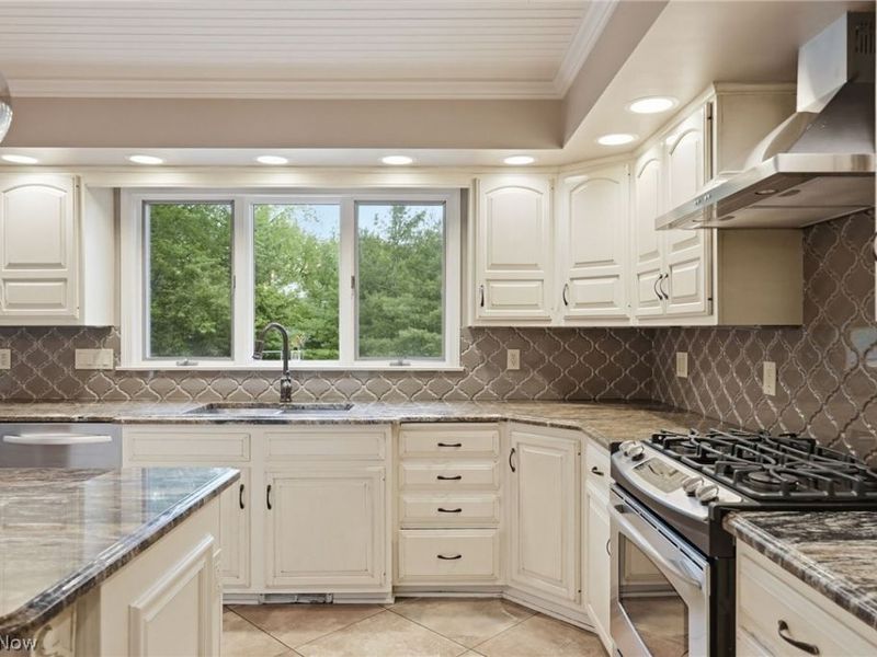 8315 Misty Ridge Trail, Poland, OH 44514 Photo 16